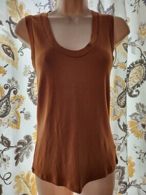 A New Day Tank Tee Shirt Women's Size Medium Sleeveless Brown Scoop Neck